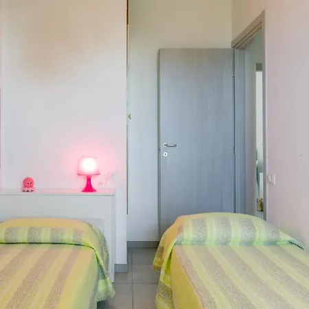 Casa Con Tennis E Piscina