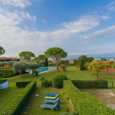 Casa Con Tennis E Piscina بيت للعطل باردولينو