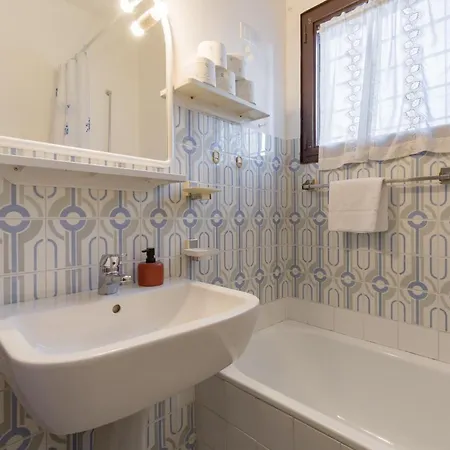 Casa Con Tennis E Piscina * باردولينو