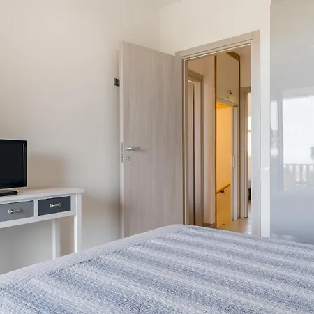 Casa Con Tennis E Piscina